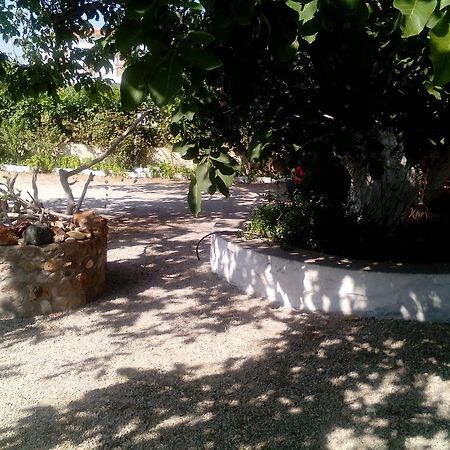 Guesthouse Karidia Skala Eresou Buitenkant foto