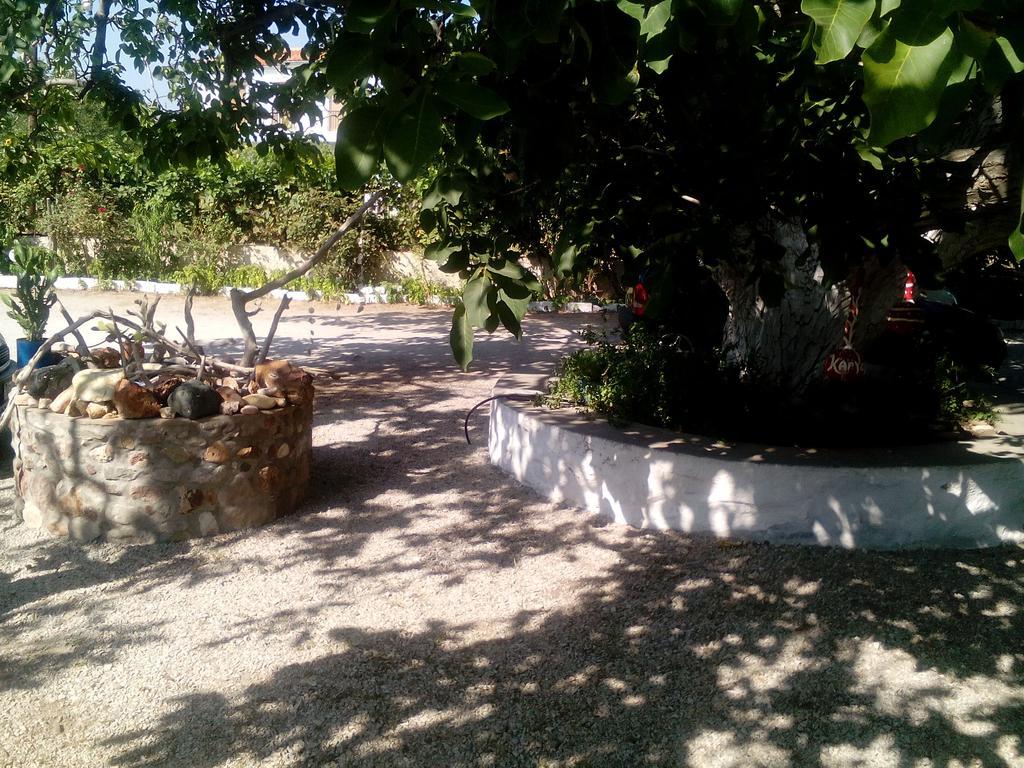 Guesthouse Karidia Skala Eresou Buitenkant foto
