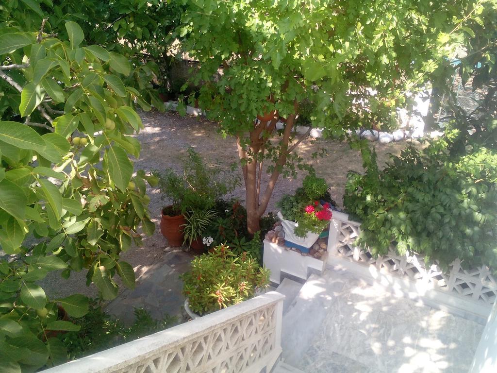 Guesthouse Karidia Skala Eresou Buitenkant foto