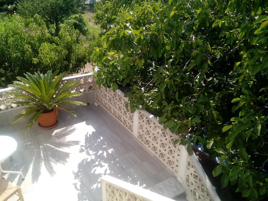 Guesthouse Karidia Skala Eresou Buitenkant foto