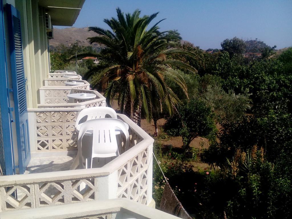 Guesthouse Karidia Skala Eresou Buitenkant foto