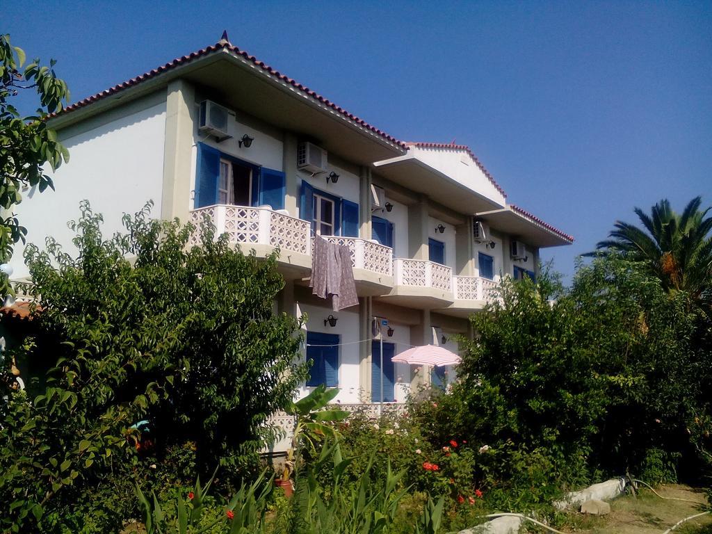 Guesthouse Karidia Skala Eresou Buitenkant foto