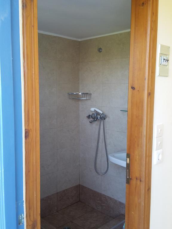 Guesthouse Karidia Skala Eresou Buitenkant foto