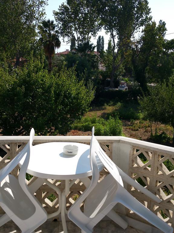 Guesthouse Karidia Skala Eresou Buitenkant foto
